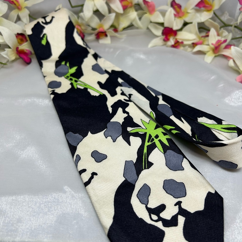 Playful Iceberg New York…vintage100% silk tie
